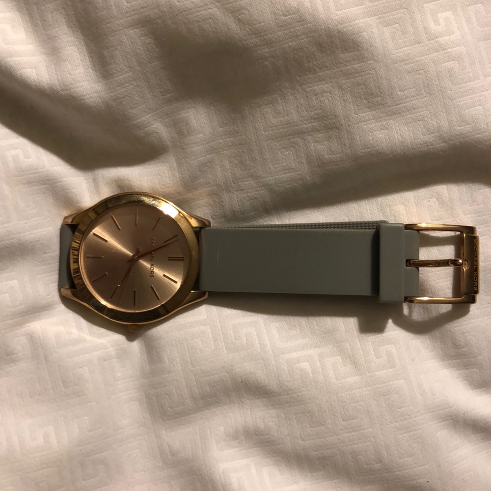 Michael kors watch barely used.